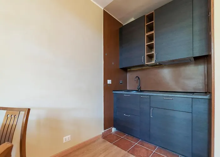 Guesthost - Roomy&cozy With Shared Terrace Apartment Rom