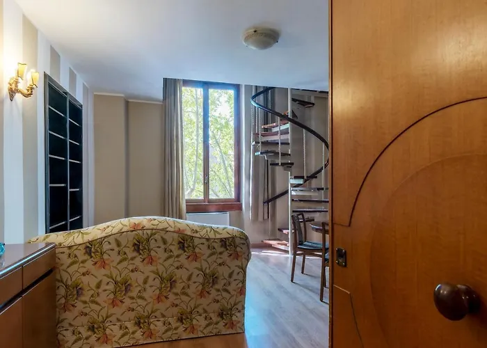 Guesthost - Roomy&cozy With Shared Terrace Apartment Rom